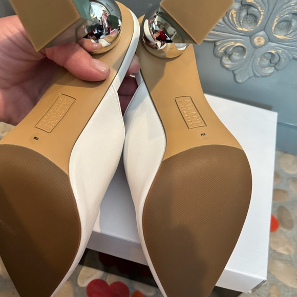 ALFANI โ Junneelโ in white with FUN& UNIQUE heels- zoom in for all the details! - Picture 12 of 15